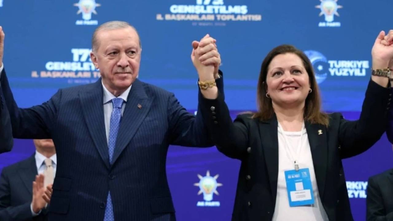 Burcu Köksal’ın WhatsApp hesabında ‘durum’ kazası: Torpil ve kulis mesajları paylaşıldı