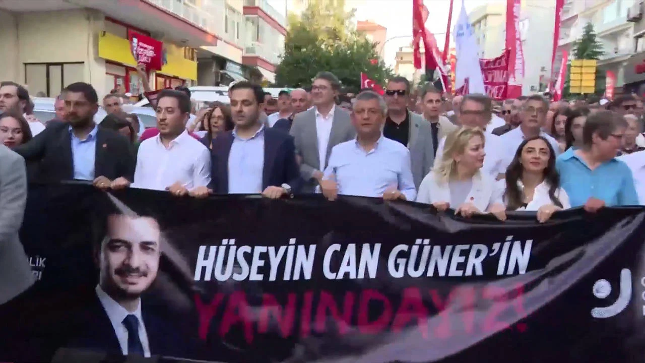 Özel’den Hüseyin Can Güner’e destek yürüyüşü