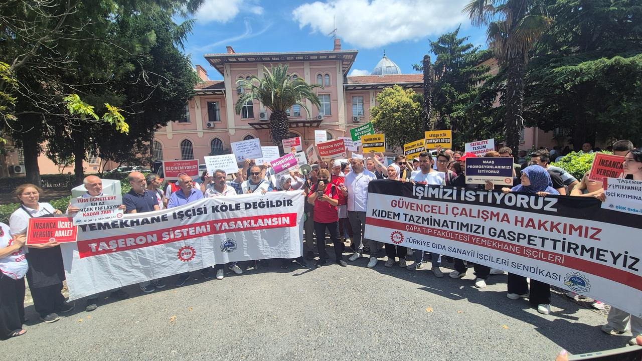 Çapa Hastanesi’nde işten çıkarılan işçilerin nöbeti sürüyor