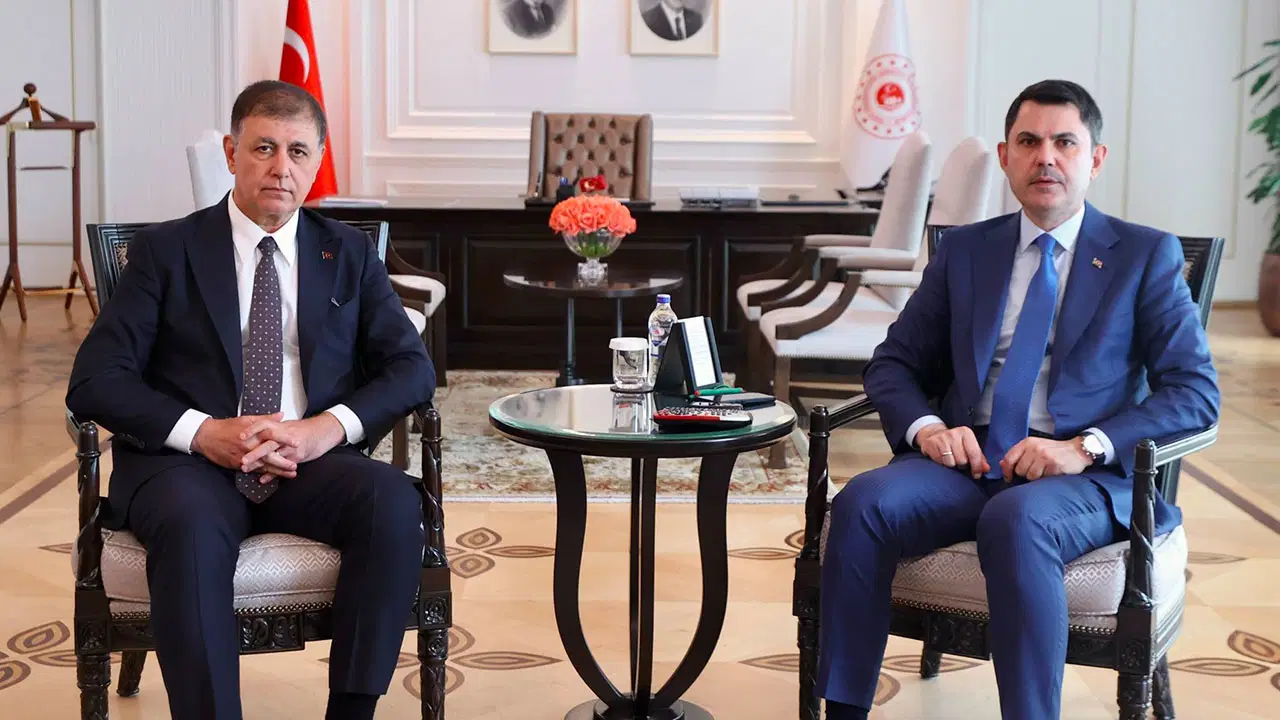 Cemil Tugay, Bakan Murat Kurum’u ziyaret etti.
