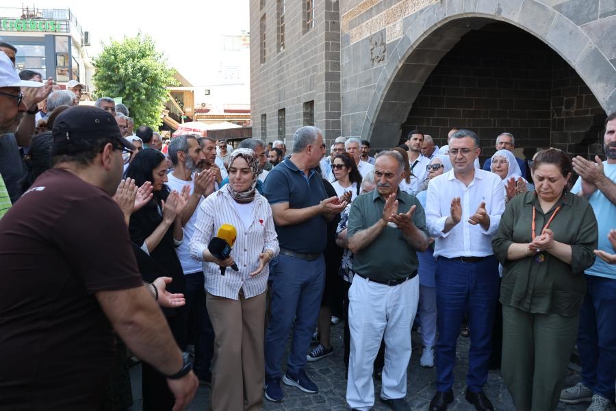 Sur’da, ‘yanmayan sokak lambaları’ tepkisi: DEM Parti’den DEDAŞ’a çağrı