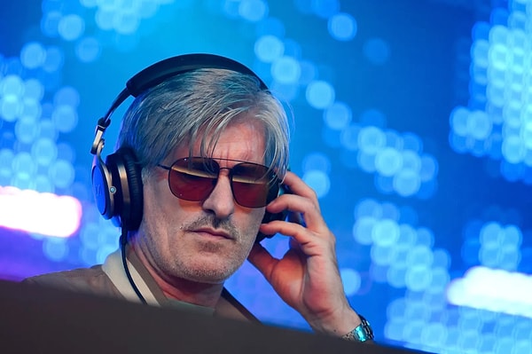 ‘Nightcall’ şarkısıyla tanınan ünlü DJ Kavinsky evinde ölü bulundu