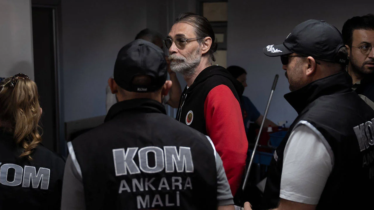 Etimesgut Belediyesi’ne operasyon: Erdal Beşikcioğlu gözaltında