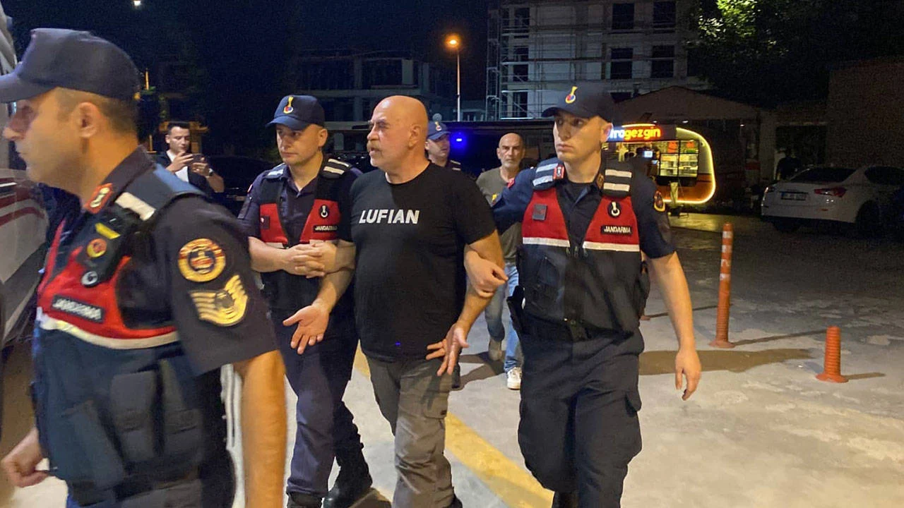 Yönetmen Ezel Akay ve kardeşi gözaltına alındı