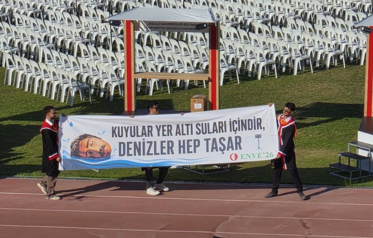 ODTÜ’lülerden mezuniyet pankartları