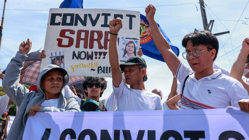 Yolsuzluk ve yağmaya karşı binlerce kişi sokağa çıkmıştı: Filipinler’de bir ay içinde iki senatör gözaltına alındı
