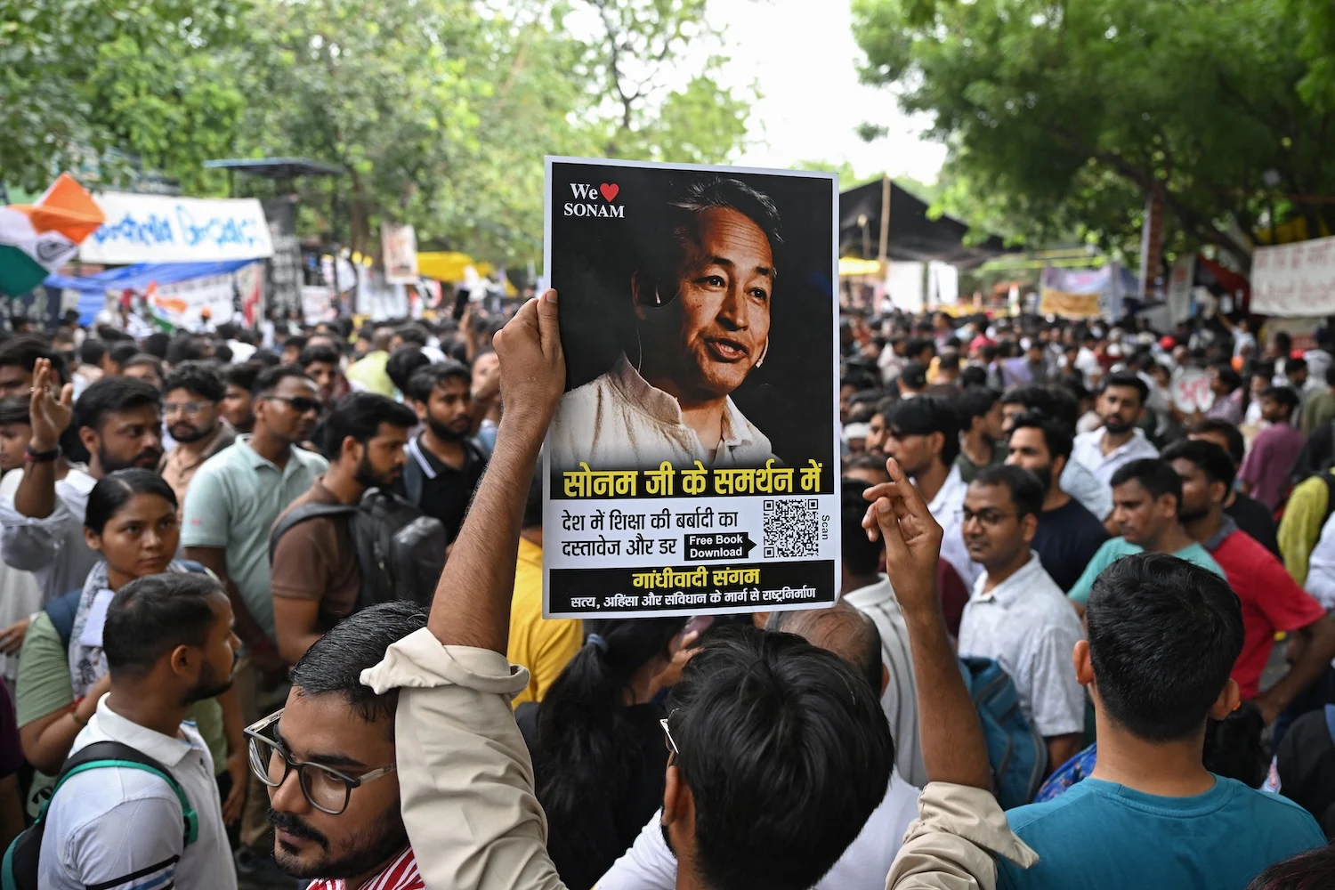 Hindistan’da ‘Hamamböceği’ protestoları: Aktivist Sonam Wangchuk açlık grevini sonlandırdı