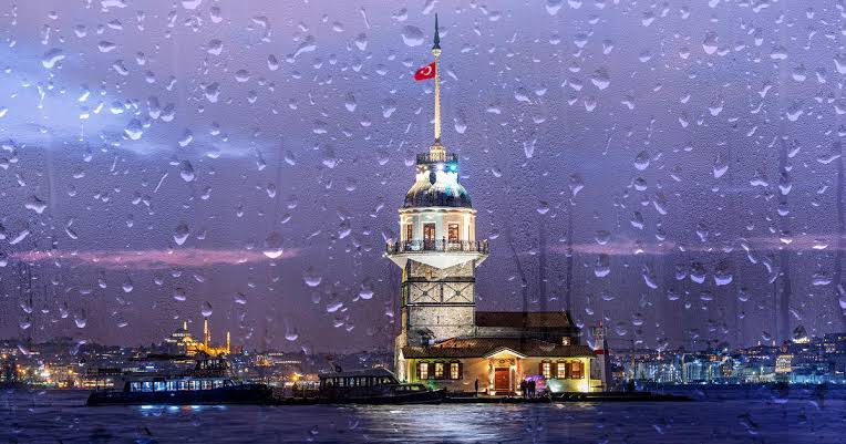 İstanbul Valiliği: Perşembe sabahı yerel, kuvvetli sağanak bekleniyor