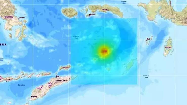Endonezya’da 6,2 büyüklüğünde deprem
