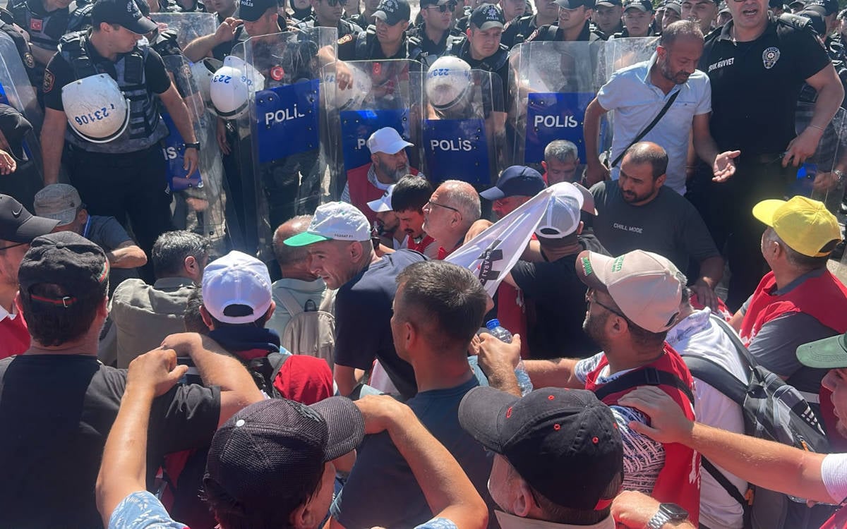 İşçilerin Ankara yürüyüşüne polis müdahalesi: Çok sayıda gözaltı