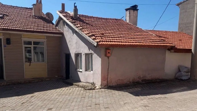Isparta’da kadın cinayeti: Komşunun bıçakladığı anne hayatını kaybetti, kızı ağır yaralı