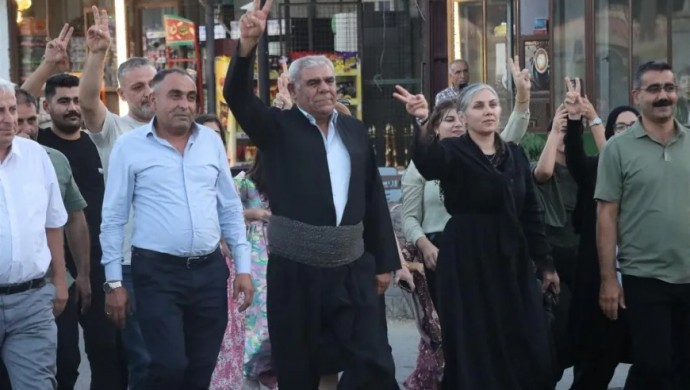 Rojava’da yerel yönetimlerde yeni dönem: Kamışlo, Derik ve Çilaxa’nın yeni yöneticileri göreve başladı