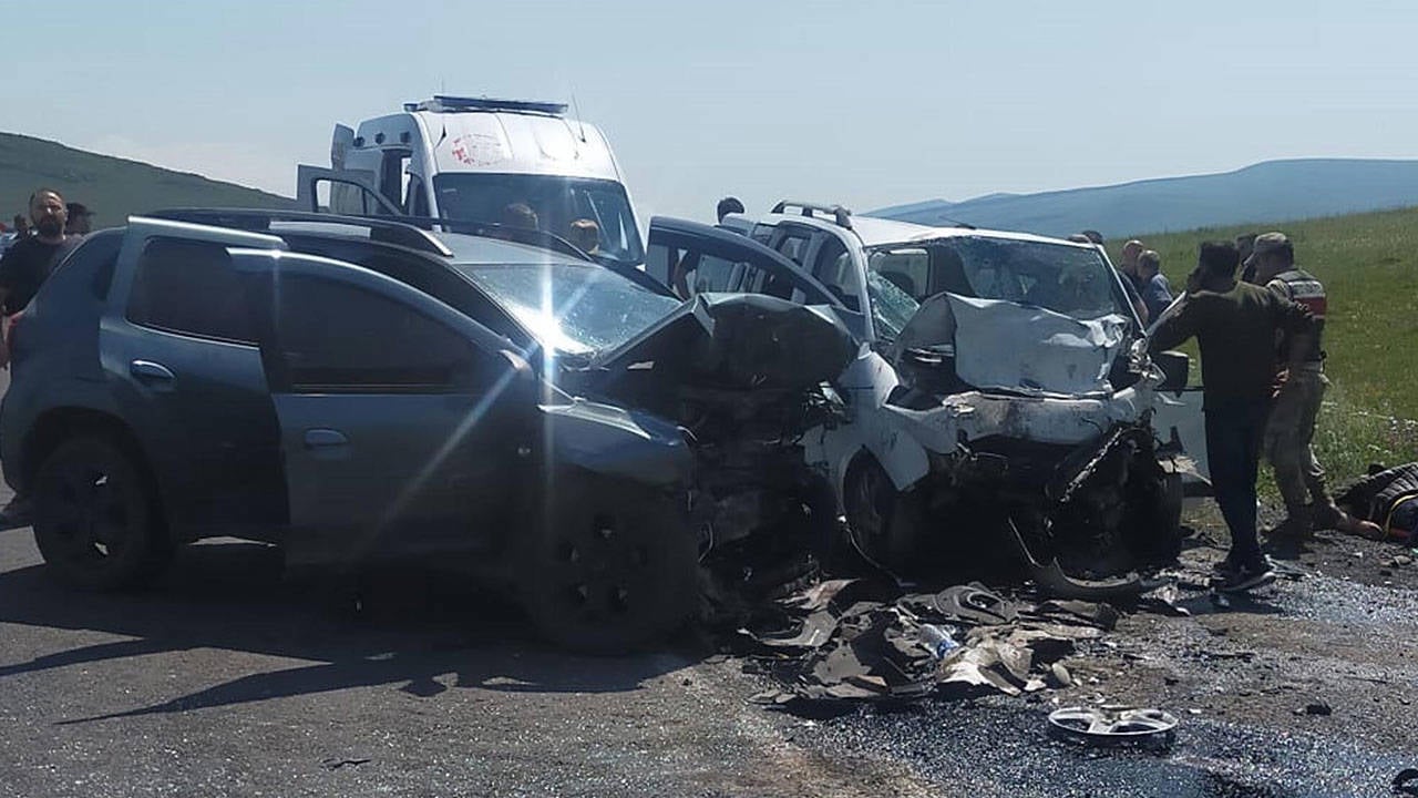Ardahan’da zincirleme kaza: 3 ölü, 4 yaralı