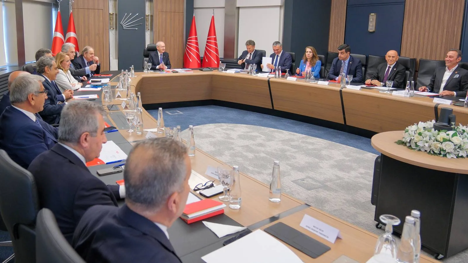 MYK toplandı: Kılıçdaroğlu yönetimi 8 il örgütünü daha görevden aldı