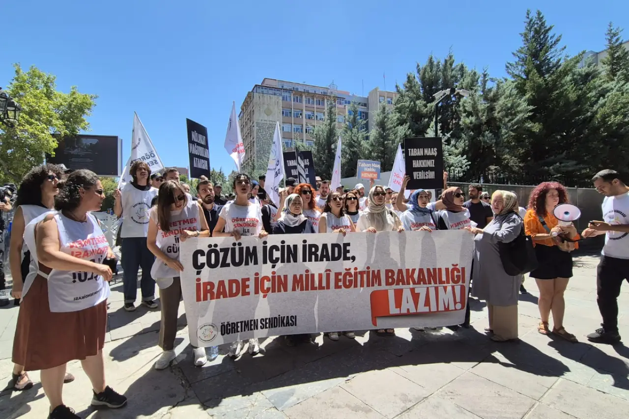 Öğretmenler MEB önünden seslendi: Sorunlara kalıcı çözüm talebi