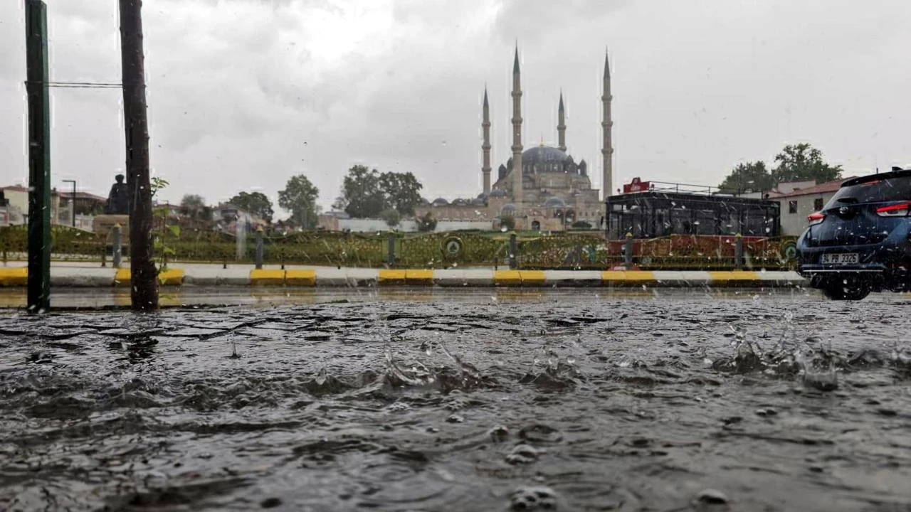İstanbul ve Trakya için sel ve su baskını uyarısı