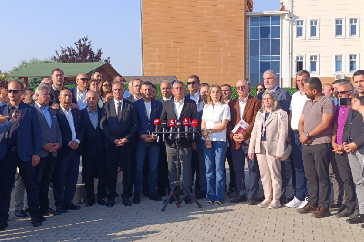 Özgür Özel’den gergin geçen İBB davası sonrası açıklama:  ‘Savunma hakkı kısıtlanamaz’