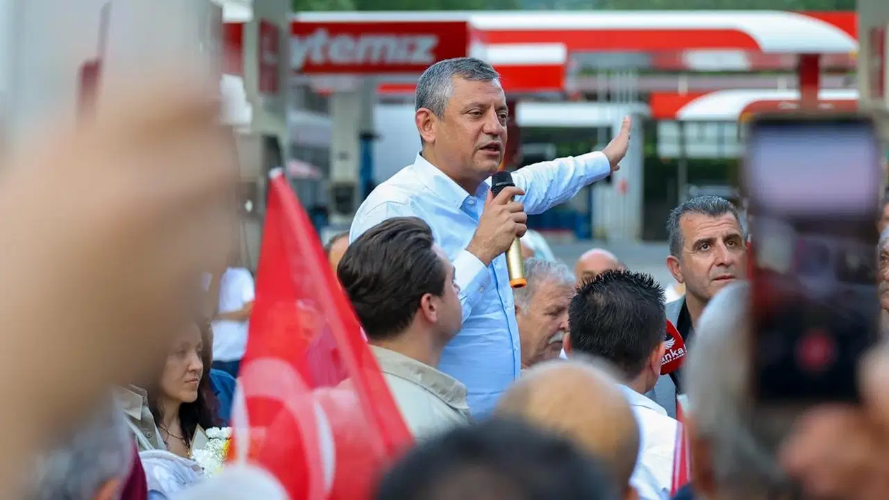 Özgür Özel, Zonguldak’ta esnaf ve yurttaşlarla bir araya geldi: ‘Bu, yeniyi kuran bir yürüyüştür’