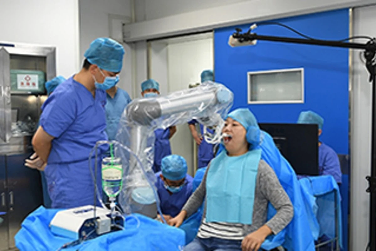 Çin’de geliştirilen diş robotundan 6 dakikada implant