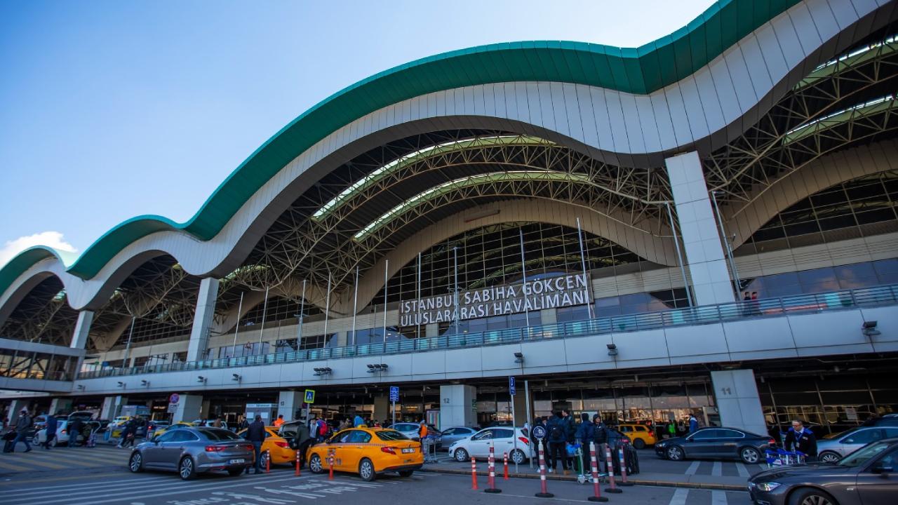 Türkiye’ye iltica başvurusu yapan Tunuslu genç Sabiha Gökçen’de alıkonuldu