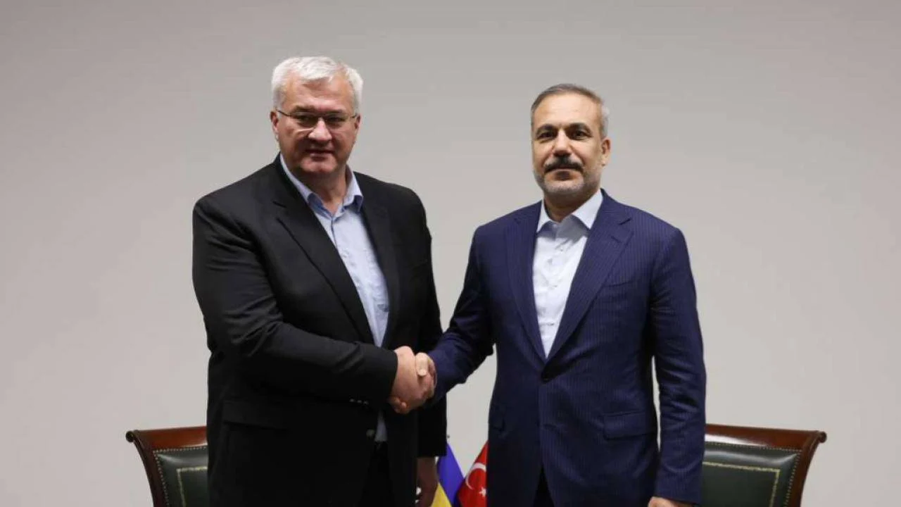Ukrayna Dışişleri Bakanı: ‘Zelenski-Putin görüşmesi Türkiye’de yapılabilir’