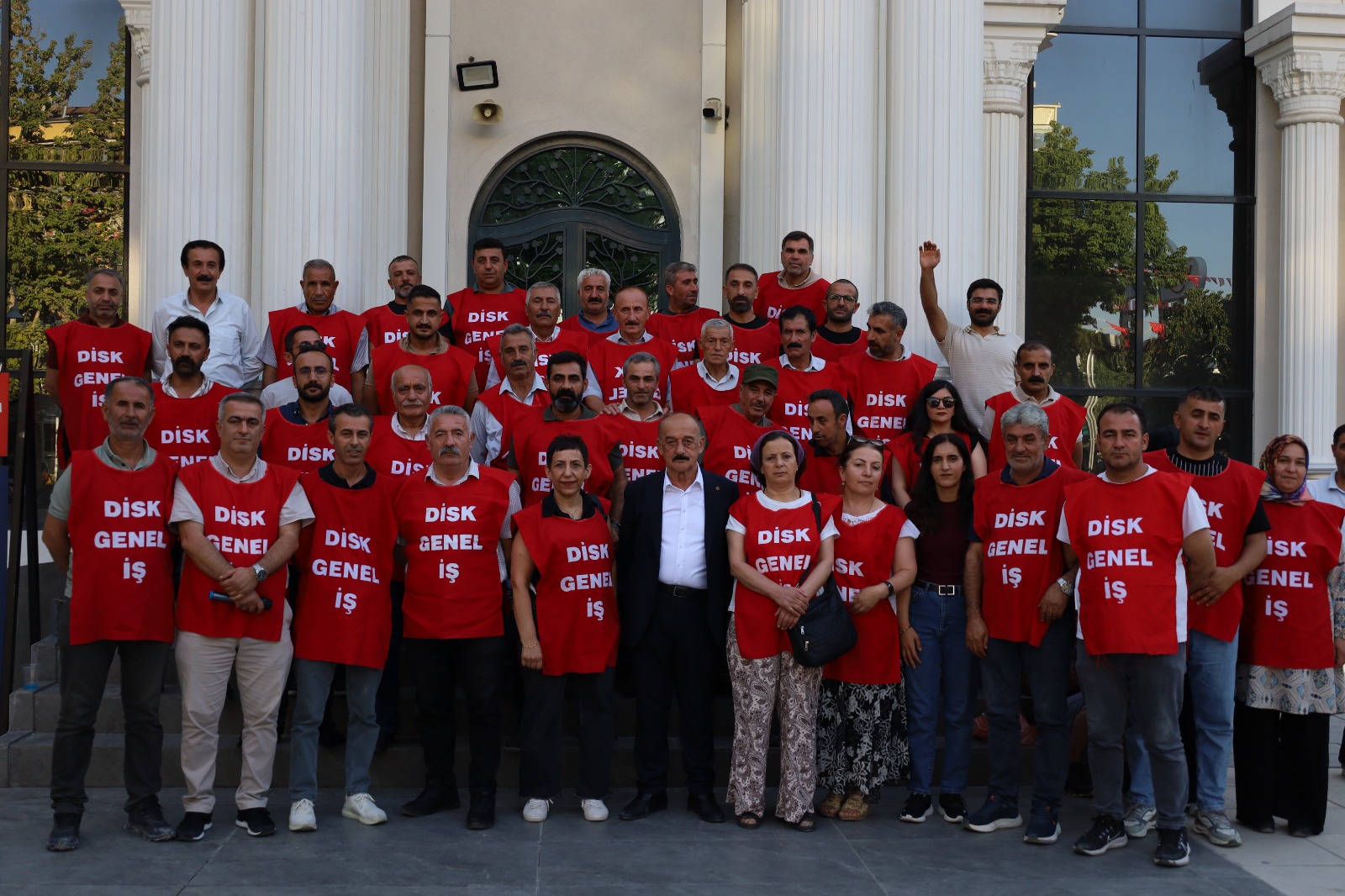 Van’da kayyımın işten çıkardığı işçilerin eylemi 351’inci gününde: ‘Emek hırsızlığı hiçbir yerde kendini bu kadar net gösteremez”