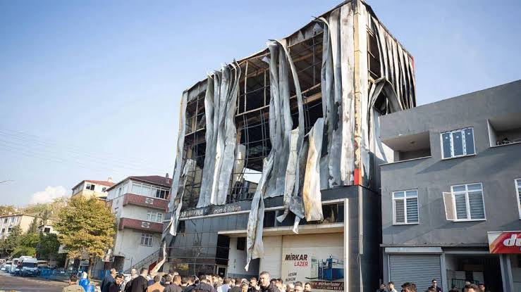 Dilovası’ndaki fabrika yangını: 7 kamu görevlisi hakkında iddianame hazırlandı