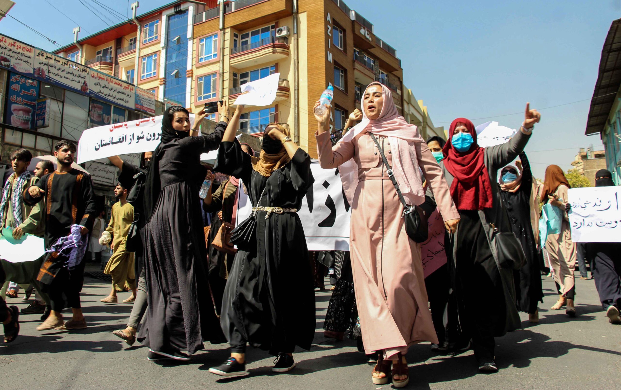 Afganistan’da kadınlardan çağrı: ‘İnsan onurunu savunun’