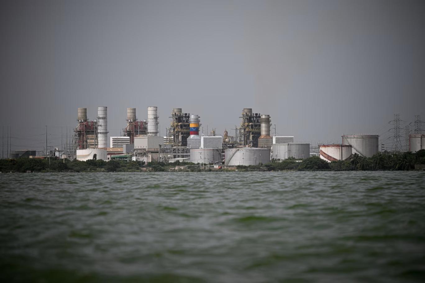 Axios: ‘ABD, Venezuela petrollerinden pay almak için müzakereler yürütüyor’