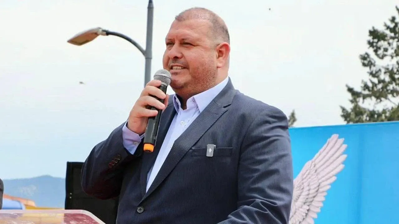 Menderes Belediye Başkanı İlkay Çiçek CHP’den istifa etti