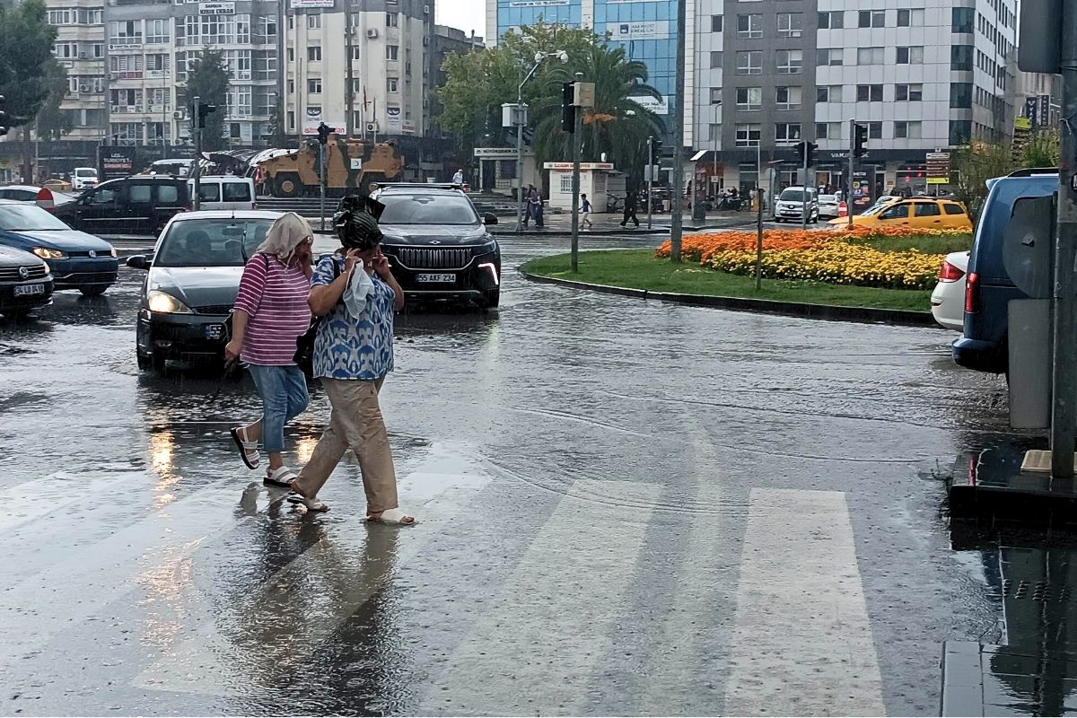 Bugün hava nasıl olacak? Meteoroloji’den kuvvetli yağış uyarısı