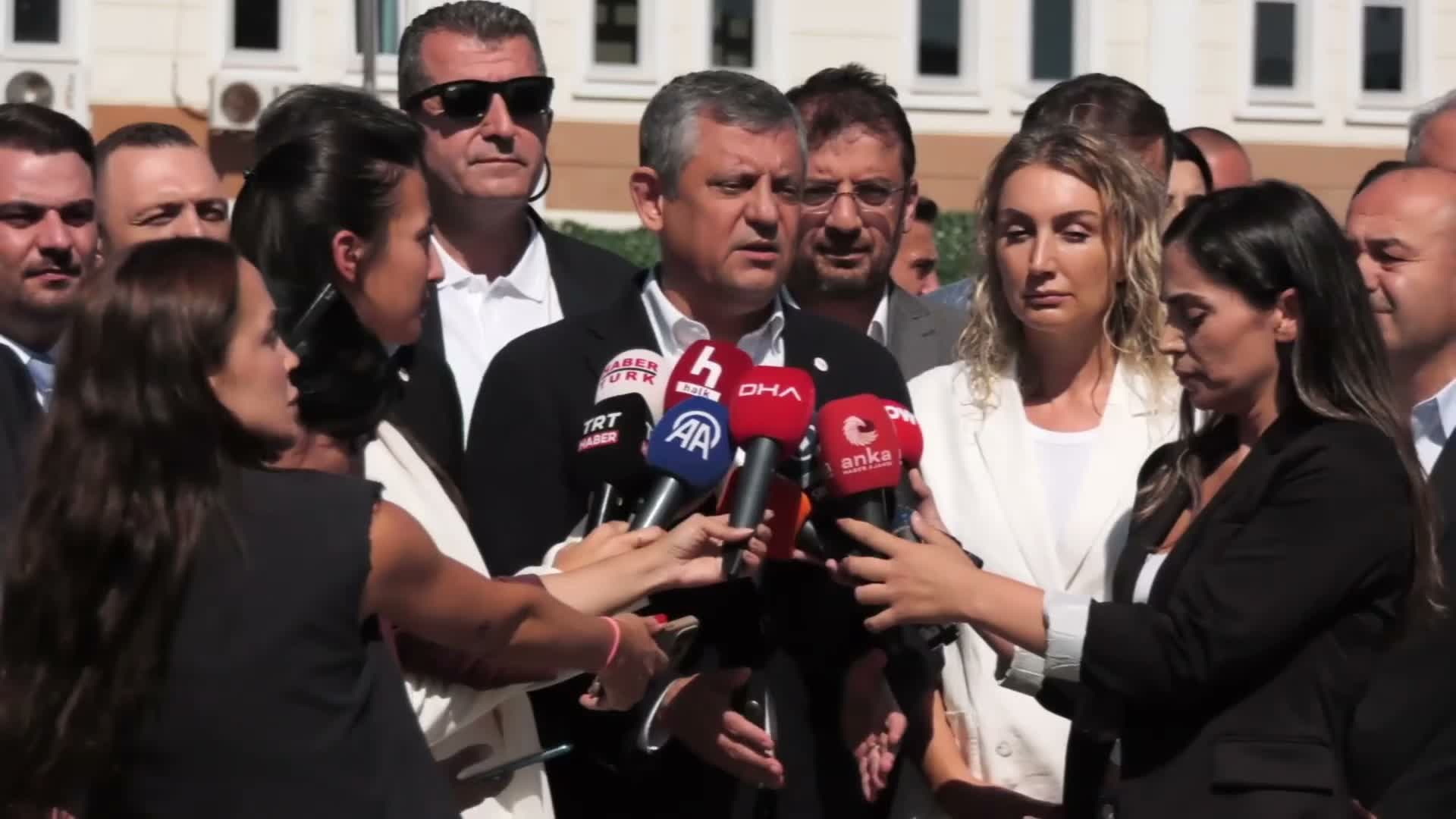 İBB Davası’nın ikinci celsesinde Özgür Özel’den ‘savunma’ tepkisi: ‘Hepimizin haysiyetini ve hukukunu milletimize emanet ediyorum’