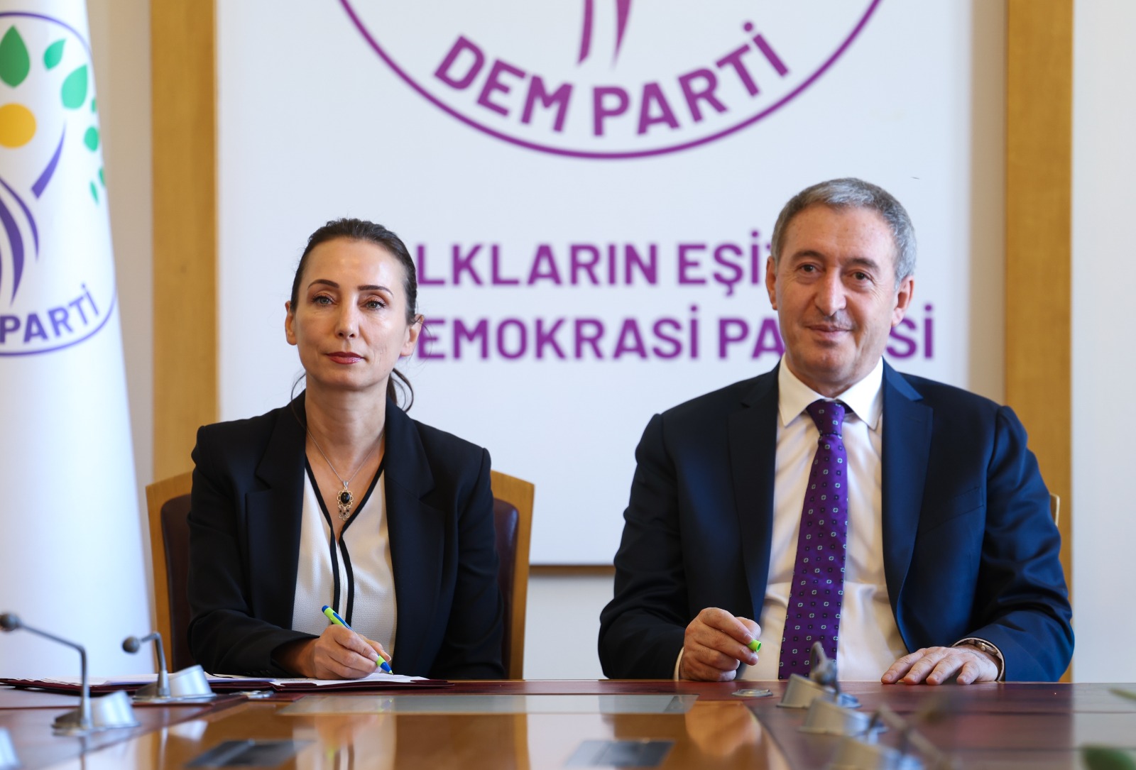 DEM Parti çerçeve yasa teklifine imza attı