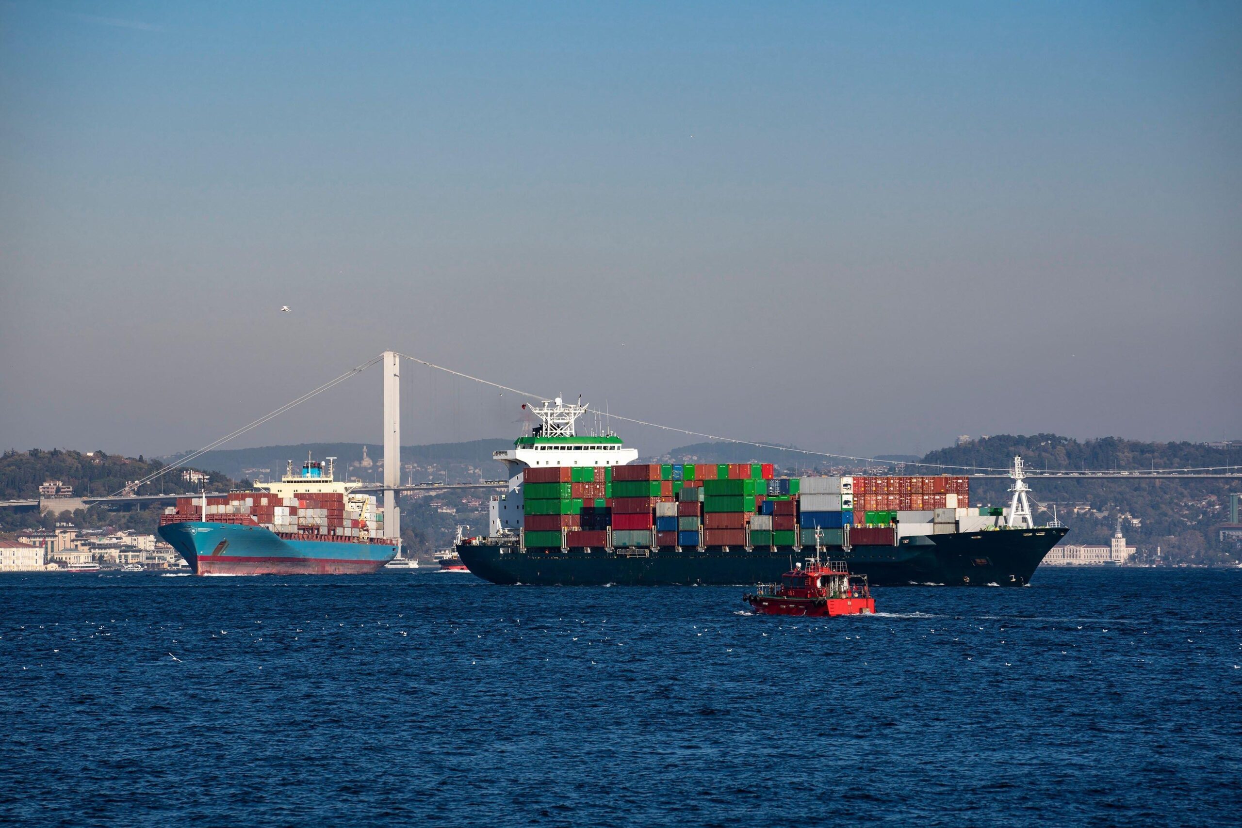 Dev gemiler İstanbul Boğazı’na geri döndü: İlk 6 ayda 19 bin gemi geçti