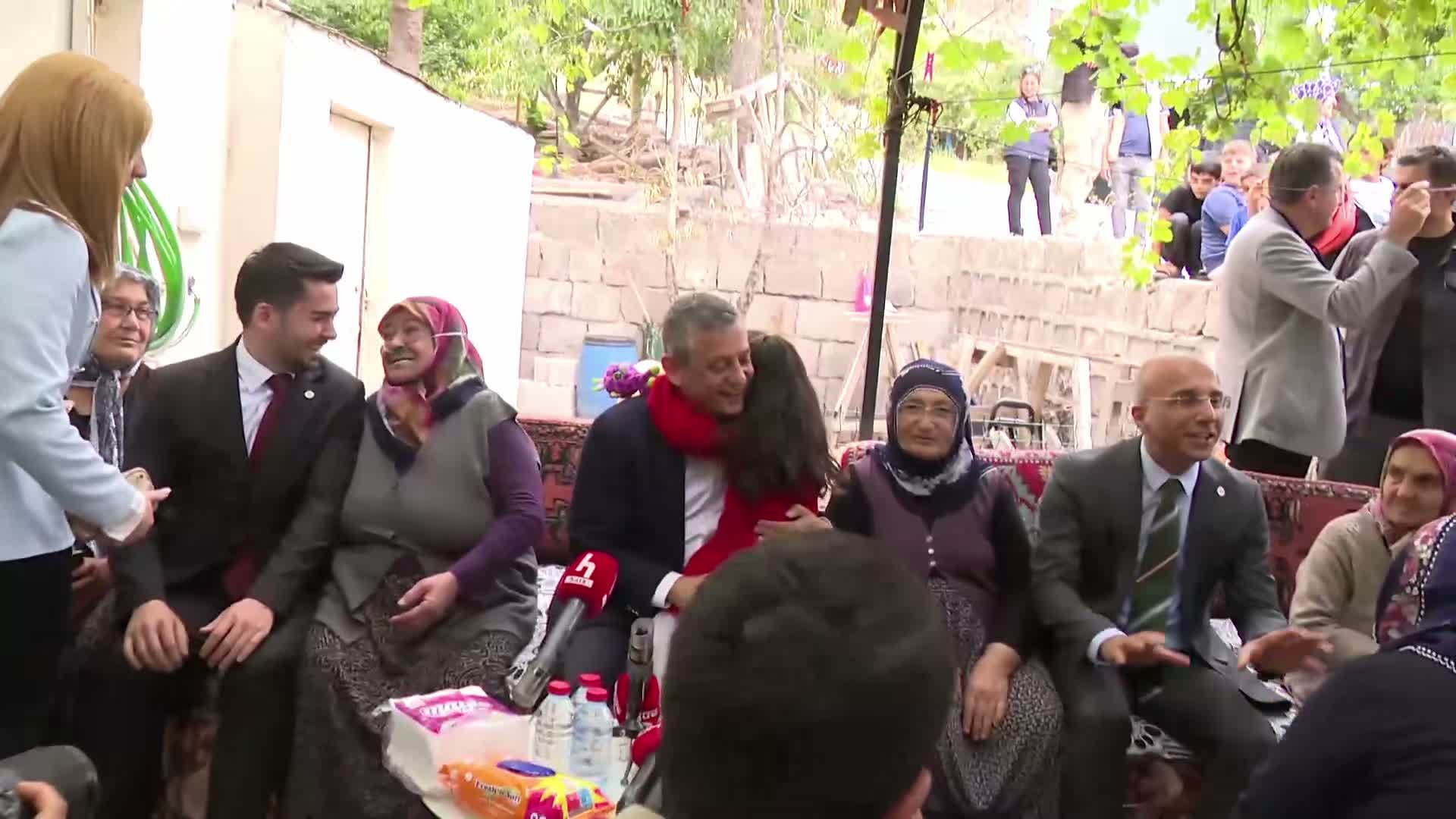 Özel Kayseri’de kadınlarla buluştu | ’70 yaşındayım, iş bulsam ben de çalışacağım’