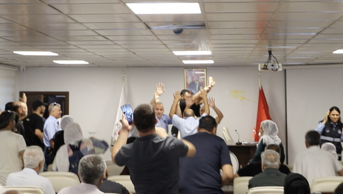 Kızıltepe Belediyesi’nde yumurtalı protesto