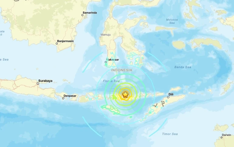 Endonezya’da 7,7 büyüklüğünde deprem