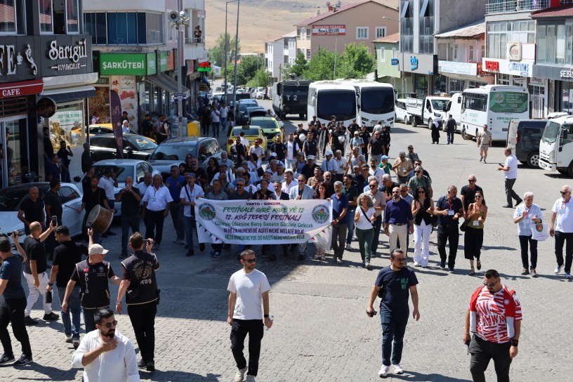 12 yıl sonra yeniden: Kox Festivali yürüyüşle başladı