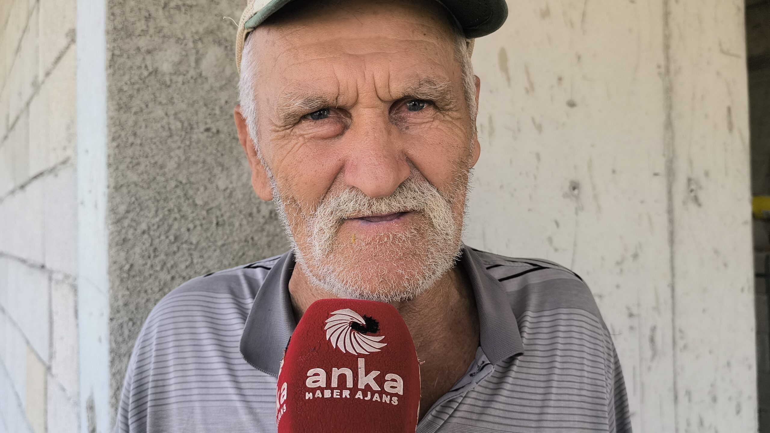 Osmaniye’de inşaatta çalışan 75 yaşındaki emekli: ‘Ustalara bu yaşta çıraklık yapıyorum, el ayak tutmazsa iş kötü’