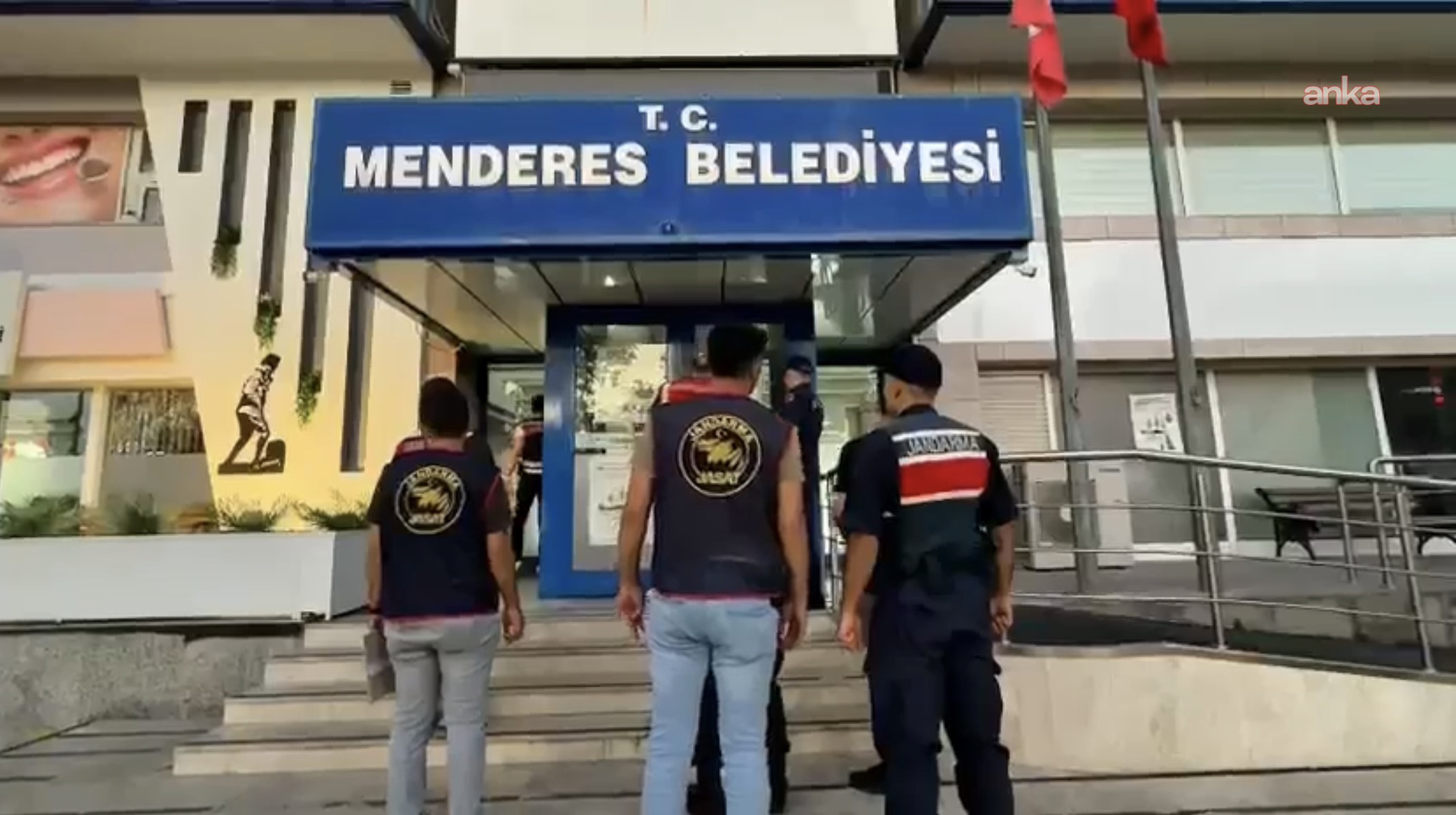 Menderes Belediye Başkanı İlkay Çiçek tutuklandı