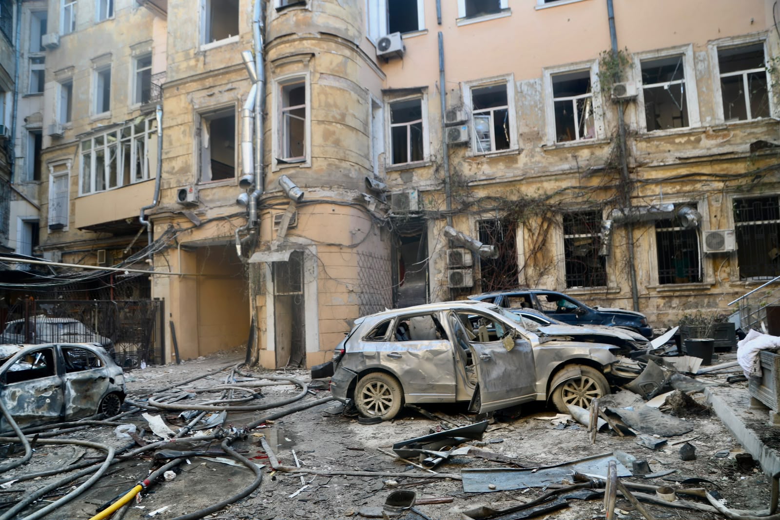 Rusya’dan Ukrayna’ya yeni saldırılar: Odesa’da tarihi merkez hasar gördü, 2 yerleşim ele geçirildi