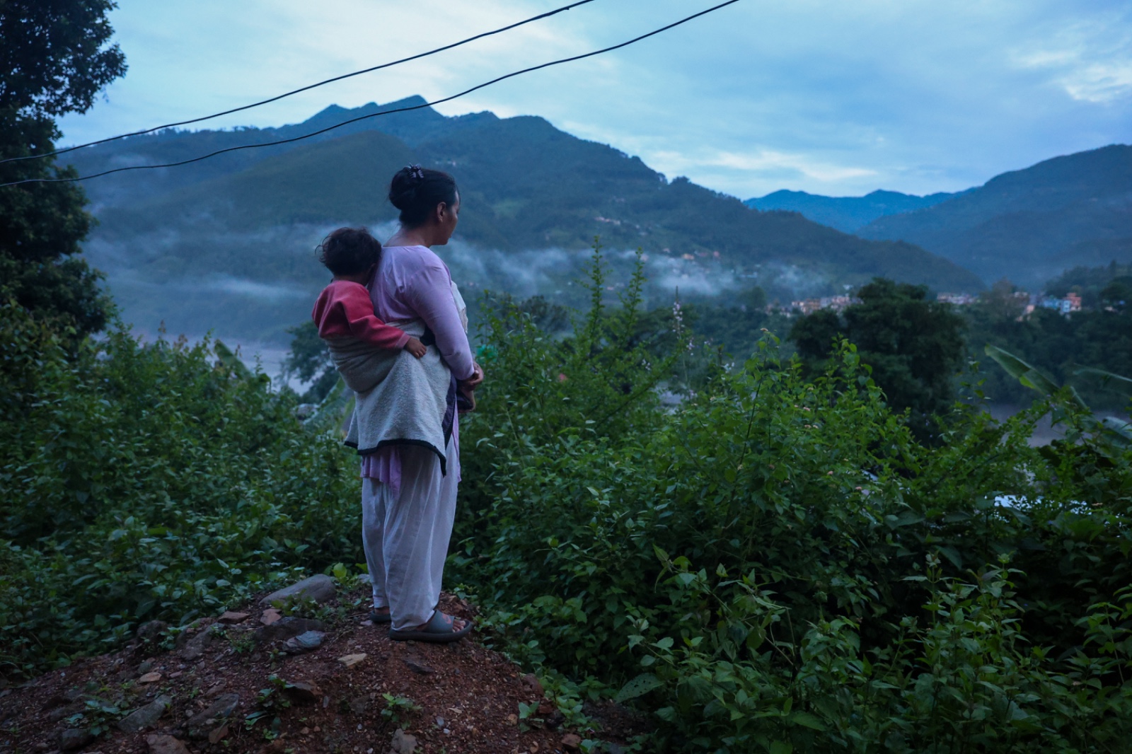 Nepal’de ani sel uyarısı: Halk yüksek bölgelere sığınıyor