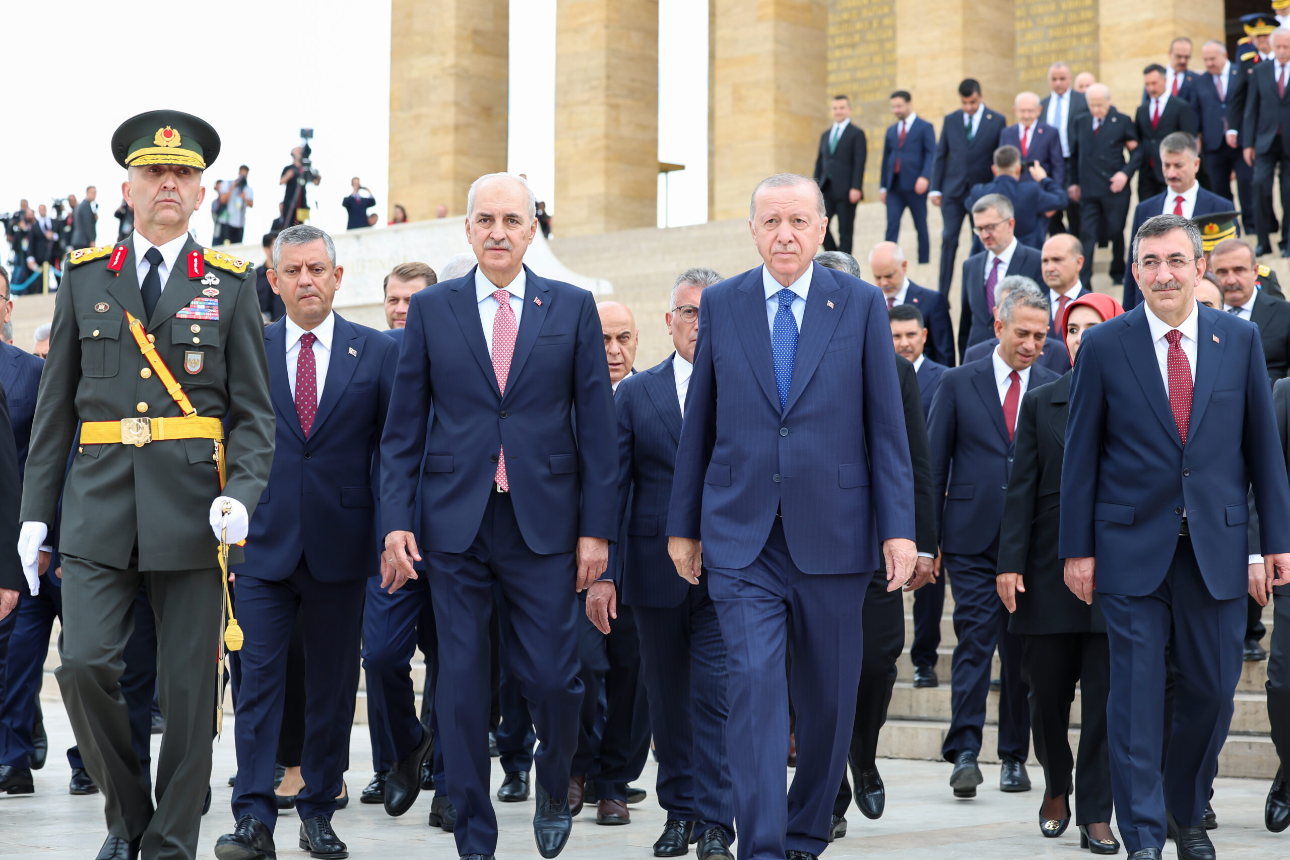 Erdoğan’dan Anıtkabir’de mesaj: ‘Kardeşlik ve dayanışma ruhuyla’