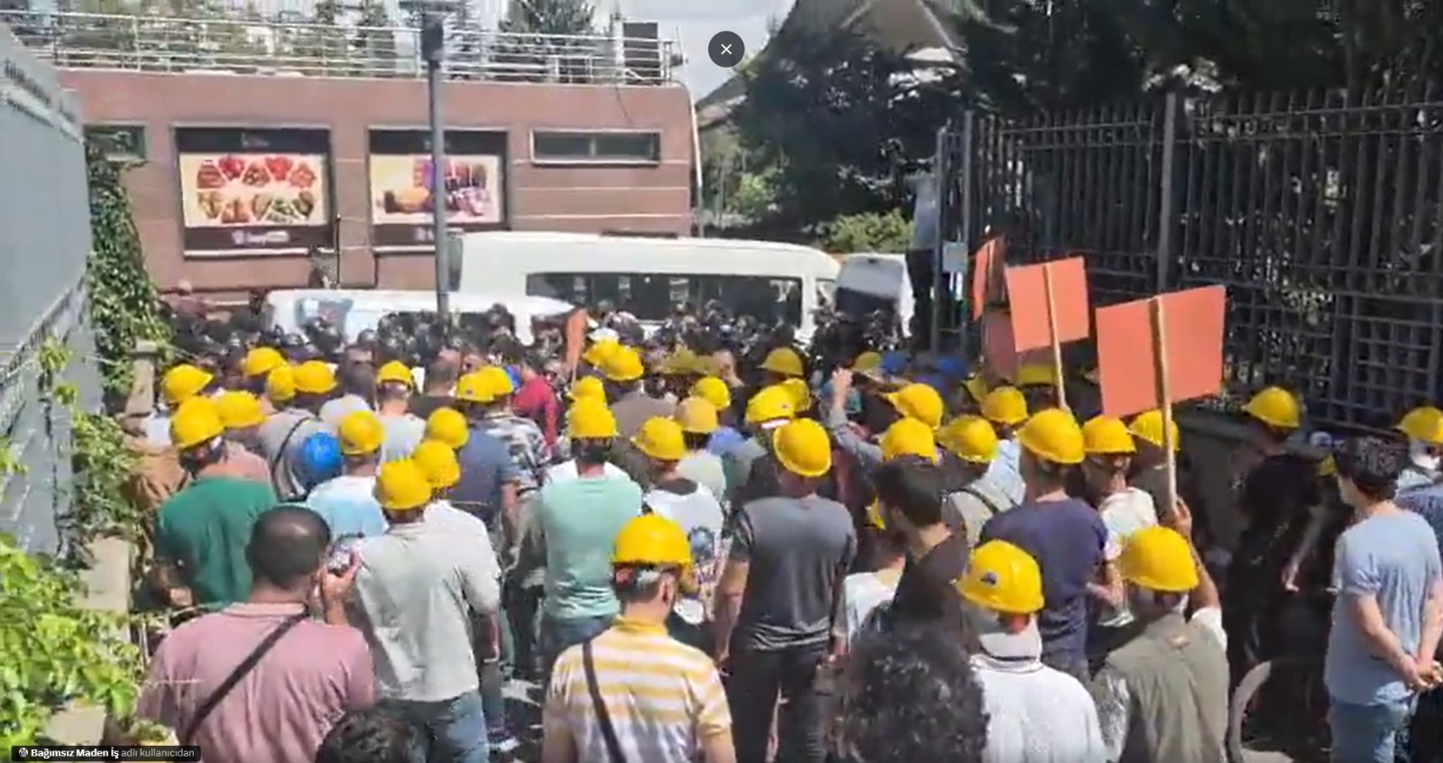 Eti Gümüş ve Doruk madencileri Ankara’da: Bakanlık önüne gitmek isteyen işçiler gözaltında