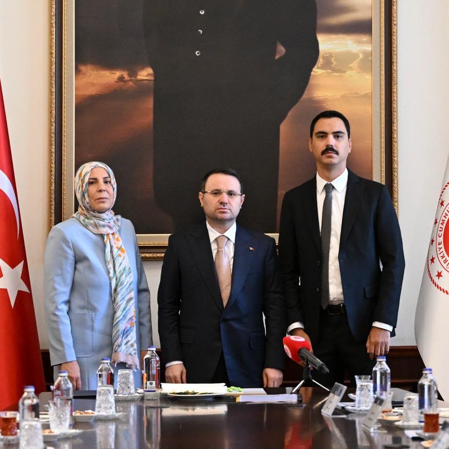 Adalet Bakanı Akın Gürlek, Muhsin Yazıcıoğlu’nun ailesi ile bir araya geldi