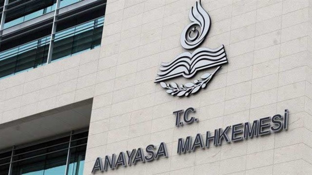 AYM’den ‘kadının kaydı kocasının hanesine taşınır’ hükmüne iptal yok