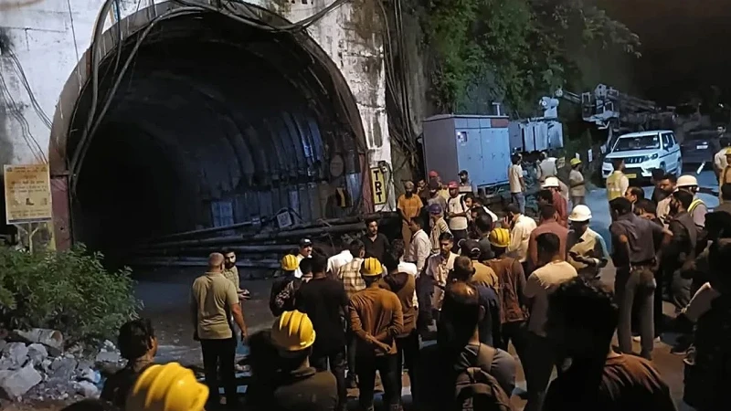 Hindistan’da tünele su ve moloz doldu: 7 işçi öldü, 3 işçi kayıp