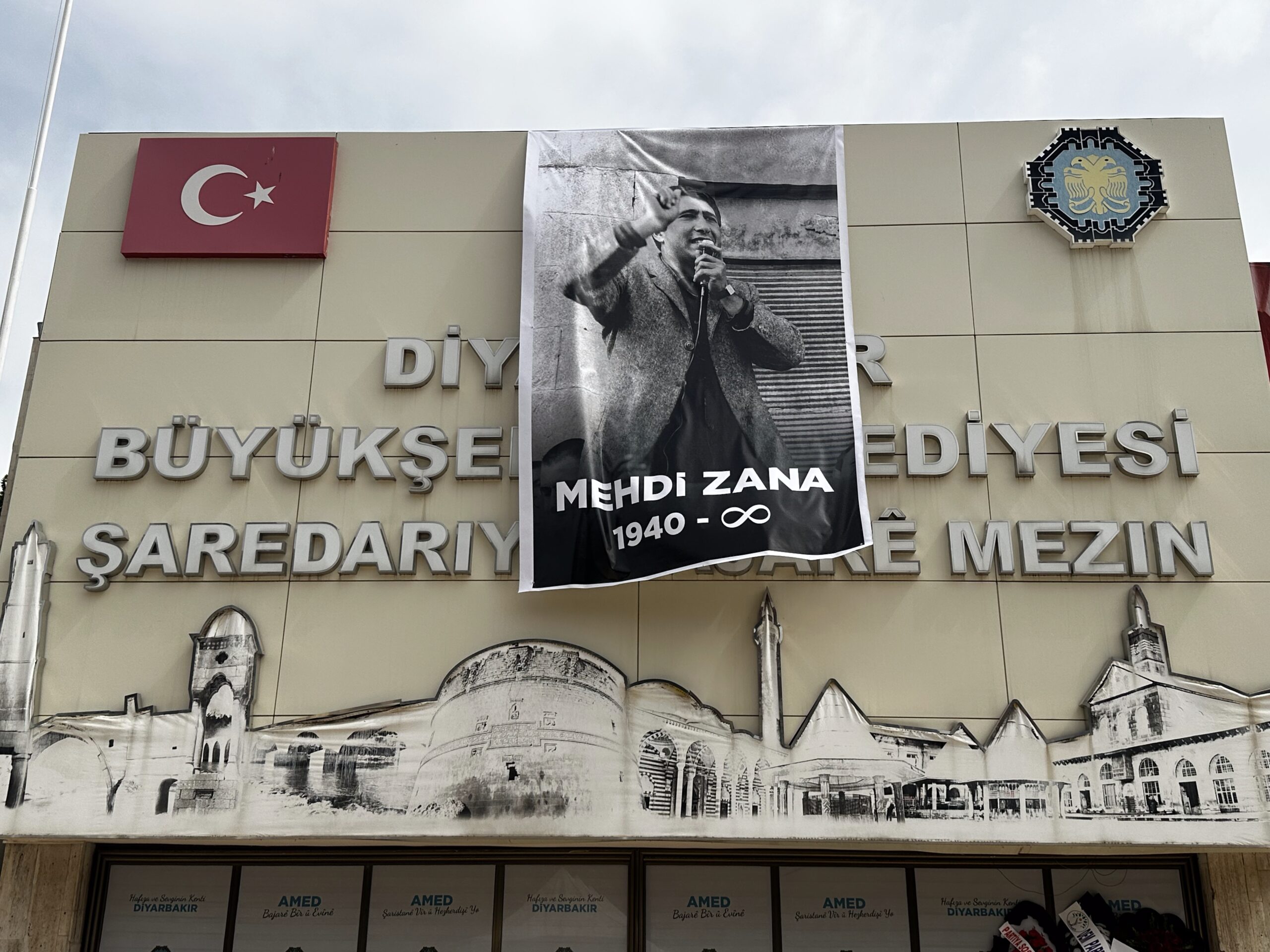 Mehdi Zana Diyarbakır’da son yolculuğuna uğurlanıyor