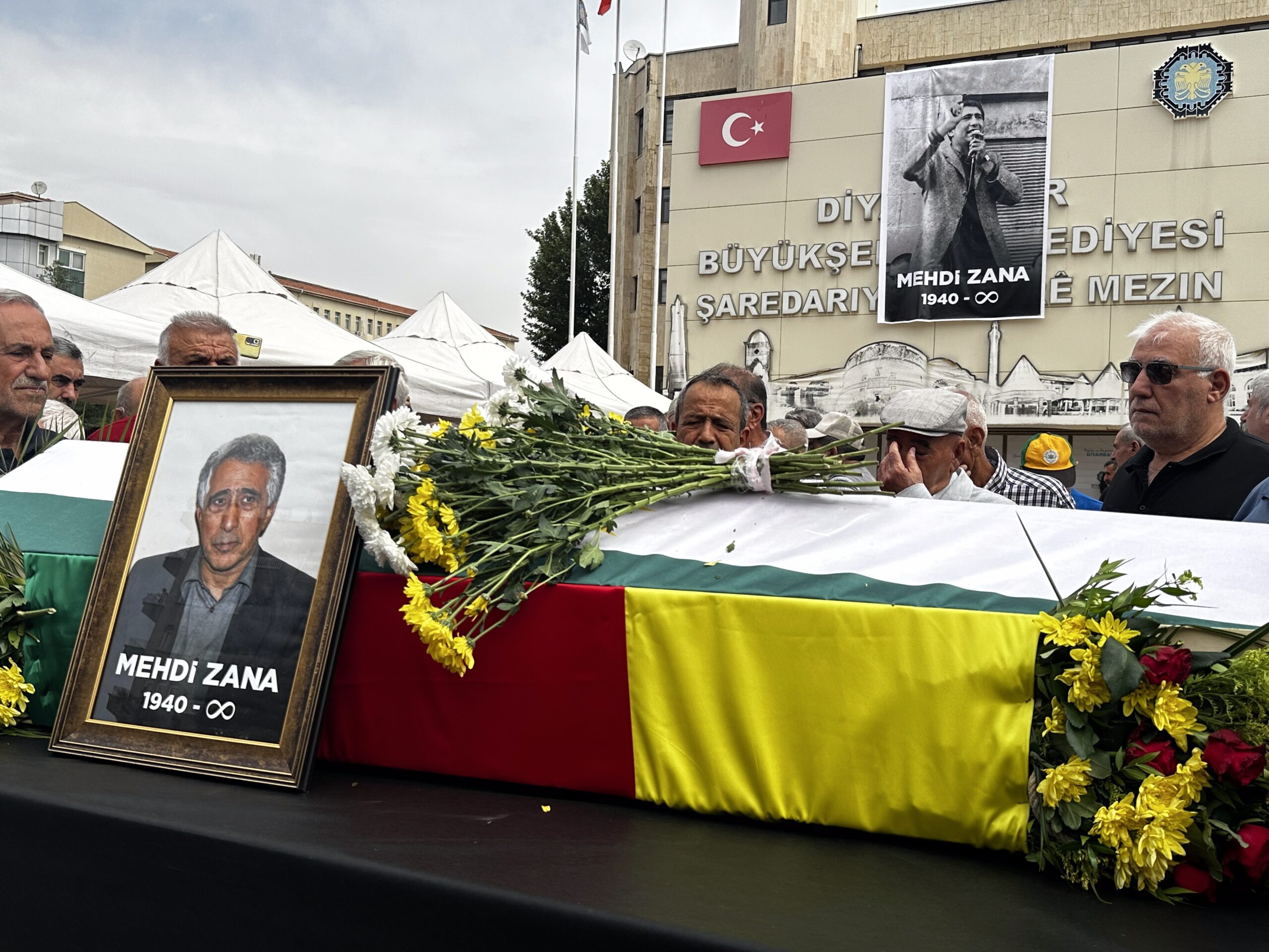 Mehdi Zana Diyarbakır’da son yolculuğuna uğurlanıyor