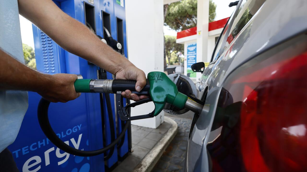 Benzine indirim bekleniyor: Pompaya yansımayabilir
